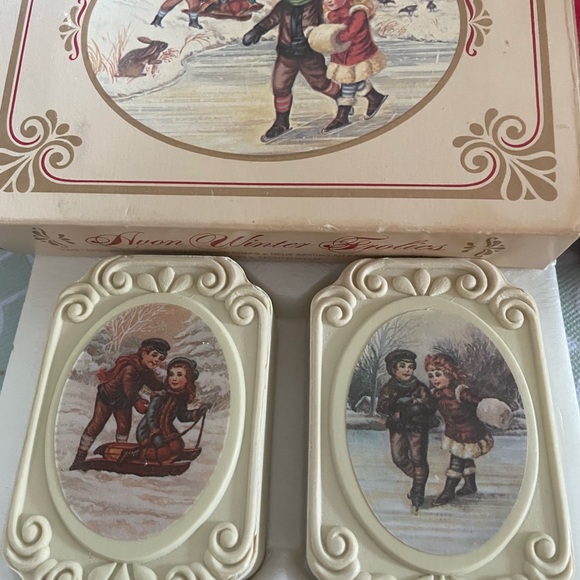 Four sets of Christmas Avon soaps, plus orchid soap selling altogether - Picture 1 of 8